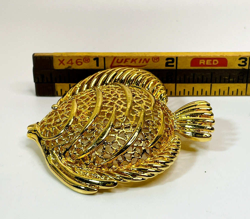 Monet Tropical Angel Fish Pin 2.5" x 2.25" Gold Tone Basket Weave 3D Brooch